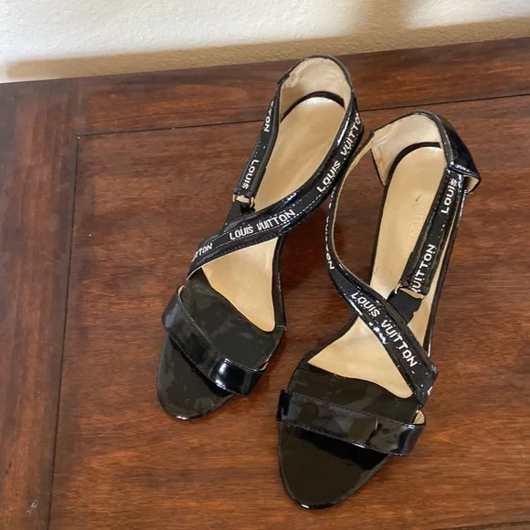 Louis Vuitton pumps - Picture 3 of 4
